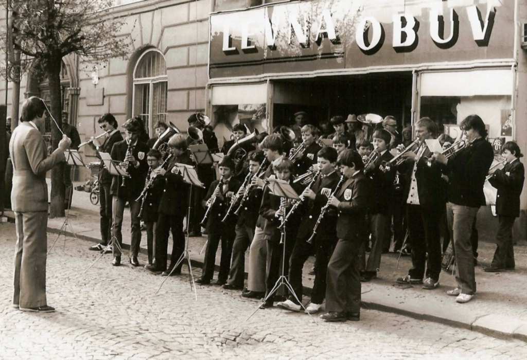 Na náměstí v Chrudimi 1985 p. učitel Roman Faltys